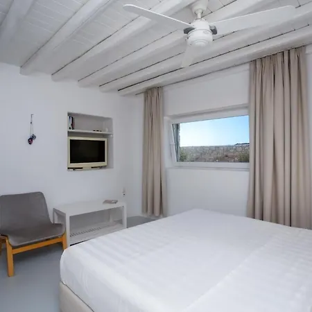 Private Sea View Yard Apartment *