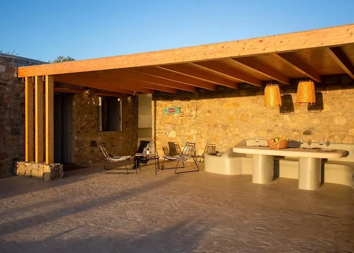 Private Sea View Yard *