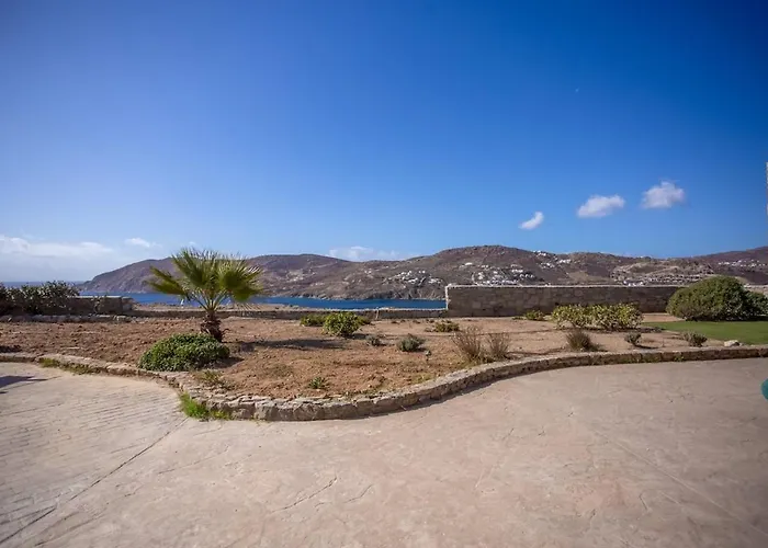 Private Sea View Yard *